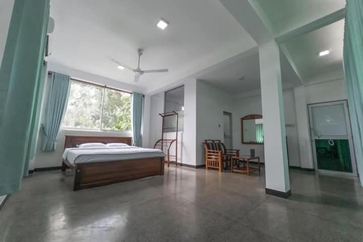 Spacious double room with garden view